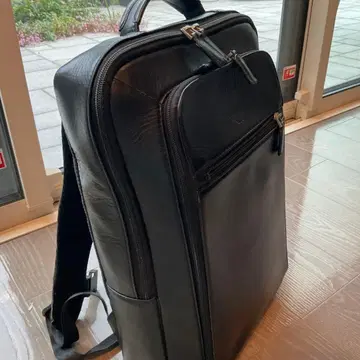 블랙 가죽 백팩