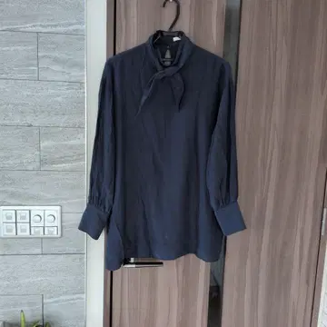 CLANE 네이비 리본 포함 긴팔 셔츠