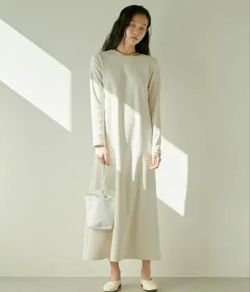 칼제 저지 롱 원피스 화이트 베이지