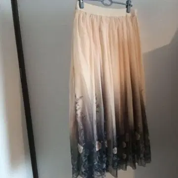 플레어 스커트 베이지 그라데이션