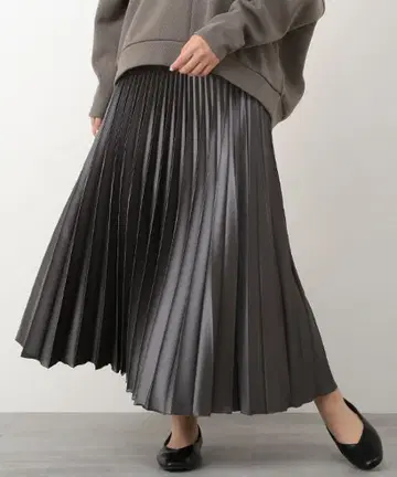 새상품 택 포함 MOGA 모가 샤이니 새틴 플리츠 스커트