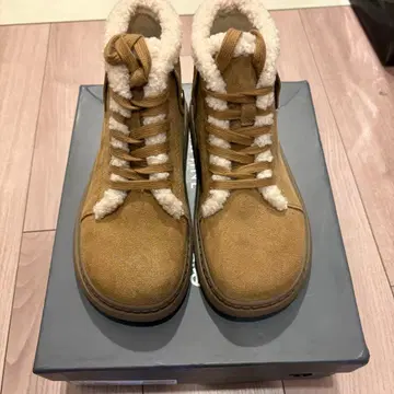 새상품 DAPHNE 하이컷 어그 부츠