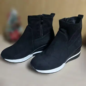 블랙 스웨이드 느낌 스니커 부츠 새상품급입니다