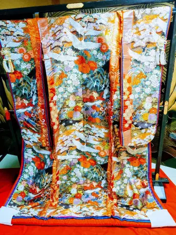 다색 꽃무늬 학 자수 기모노 이와이