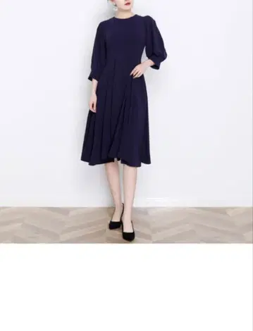 긴팔 플레어 원피스 네이비 블랙