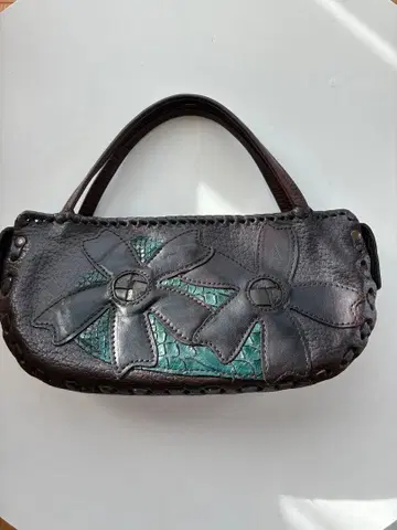 다크 브라운 꽃무늬 가죽 핸드백