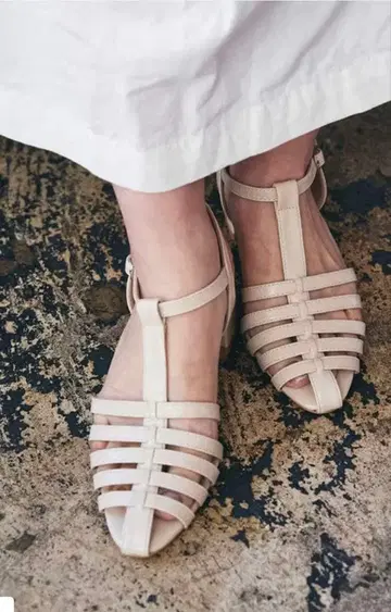 BONTRE 스트랩 샌들 에크루 베이지