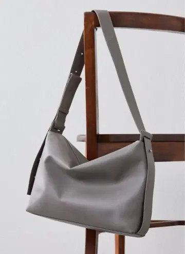 ear PAPILLONNER 이아파피요네 2WAY 가죽 숄더백