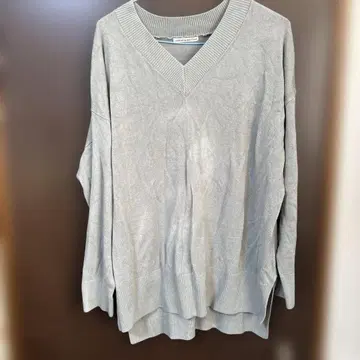 NICE CLAUP 그레이 계열 V넥 니트 스웨터 미사용 새상품