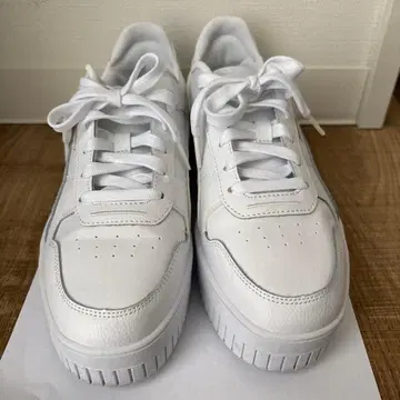 PUMA 화이트 골드 스니커즈