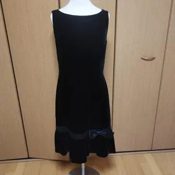 엠즈 그레이시 블랙 벨벳 슬리브리스 원피스