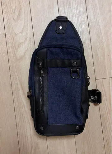 E.L.A 숄더백 네이비 블루