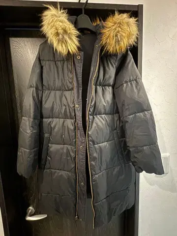 퍼 달린 블랙 다운 재킷 리버서블 미디 기장