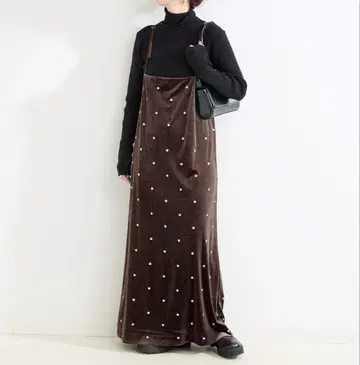 베이세스톡 벨로아 플라워 자수 원피스