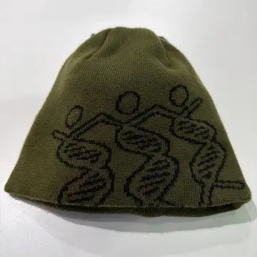 올리브 그린 니트 모자 인물 실루엣