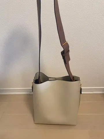 베이지 합성 피혁 숄더백 Adam et Rope