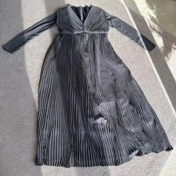 anuans 다크 그레이 플리츠 원피스