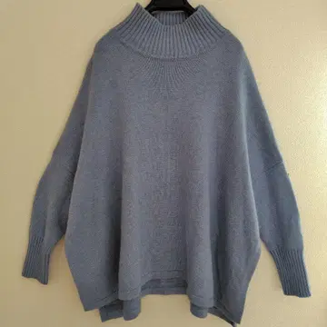 PRIORITY 하이넥 스웨터 사이드 슬릿