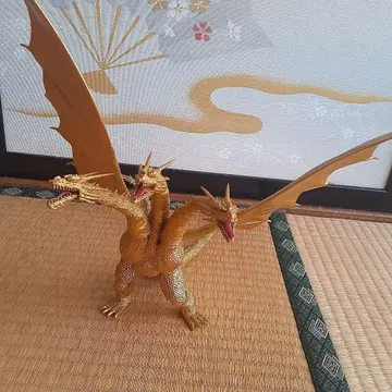 킹 기도라 피규어