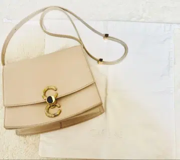 CAFUNE 카후네 펜듈럼 숄더백