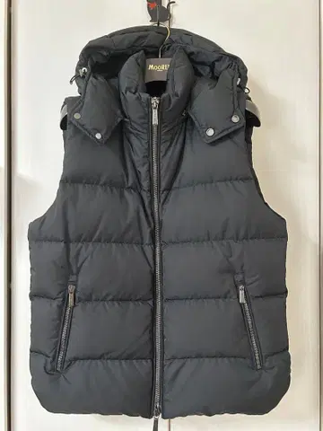 Moorer 새상품급 블랙 다운 베스트 후드 부착