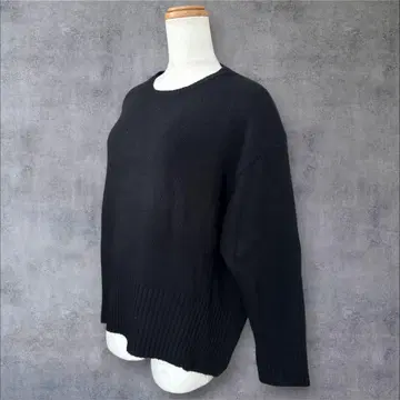 새상품급 어반리서치 로쏘 엑스트라 파인 심 디자인 니트 BK