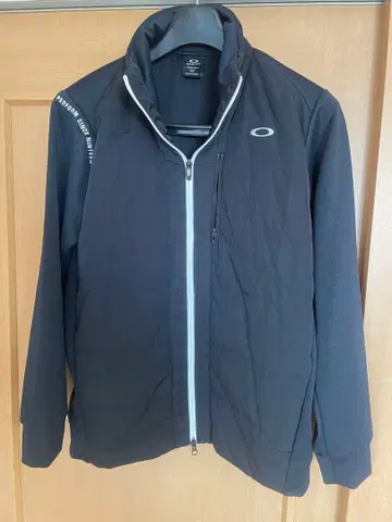 Oakley 블랙 자켓