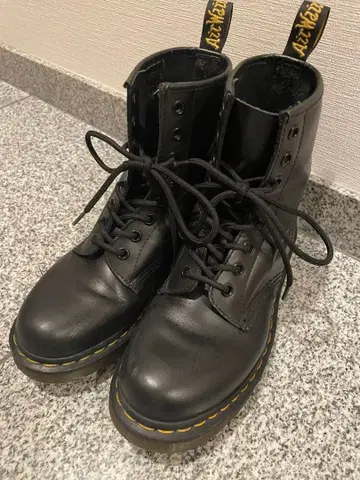 닥터마틴 8홀 23cm