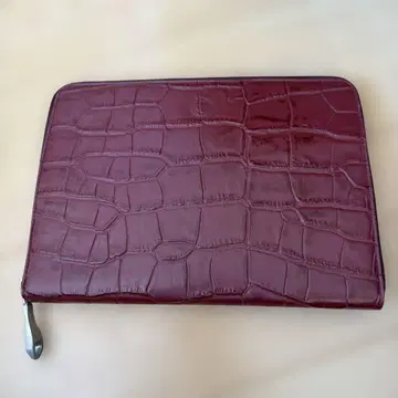 바조르고 버건디 크로커다일 패턴 클러치백