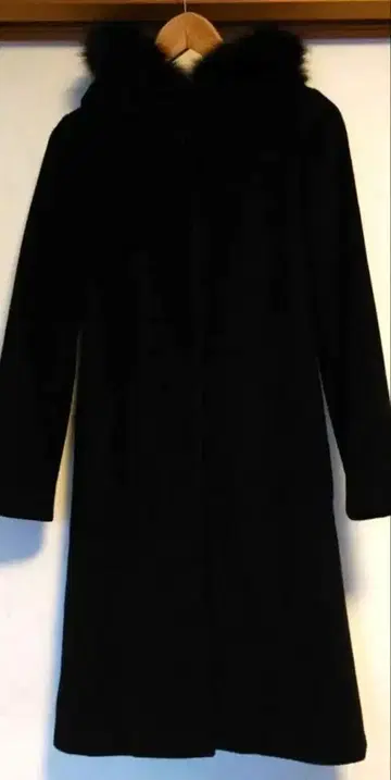 SPICK AND SPAN 블랙 퍼(fur) 부착 롱 코트 36