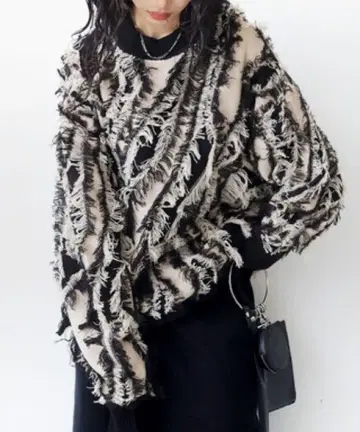 ANTIQUA 안티카 프린지 니트 상의 스웨터