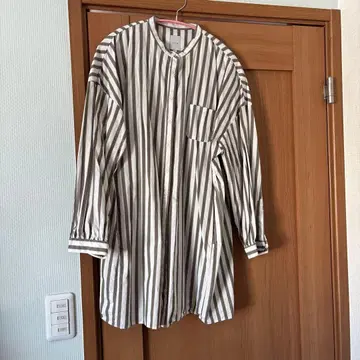 휴일과 시 스트라이프 긴팔 셔츠