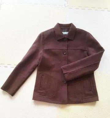 브라운 버튼 포함 자켓