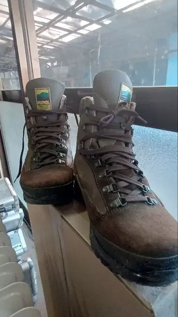 MEINDL 브라운 하이컷 등산화