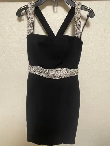 [ Diagram ] 비쥬가 달린 블랙 타이트 드레스