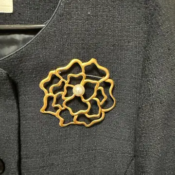 [빈티지] 꽃 모양 금속제 브로치 진주 장식 포함