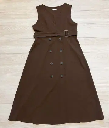 미사용 새상품 브라운 슬리브리스 원피스 트렌치코트풍 밑단 슬릿 L