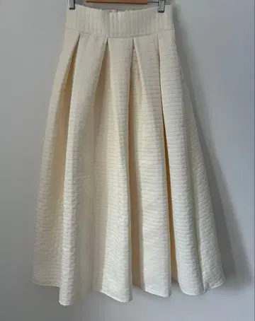 에이미 로우 Eimee Law 스커트 퀼팅 아이보리