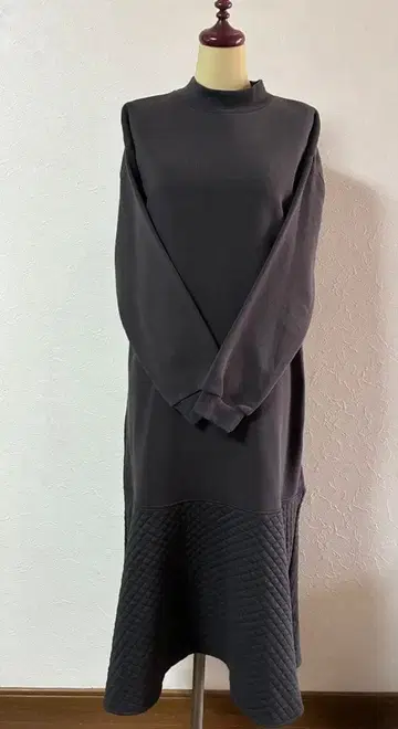 새상품 미사용 DRESKIP 속기모 절개 롱 원피스 월드