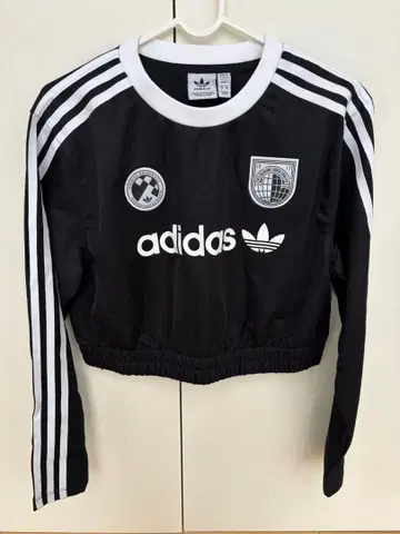 adidas 크롭 기장 긴팔 블랙