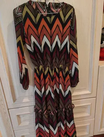 지그재그 패턴 긴팔 원피스