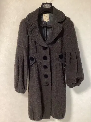 다크 브라운 버튼 달린 롱 코트