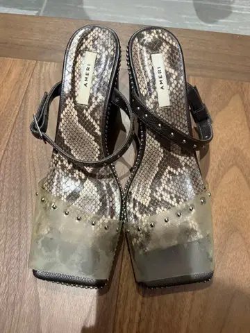 AMERI 스터드 클리어 스퀘어 샌들 L