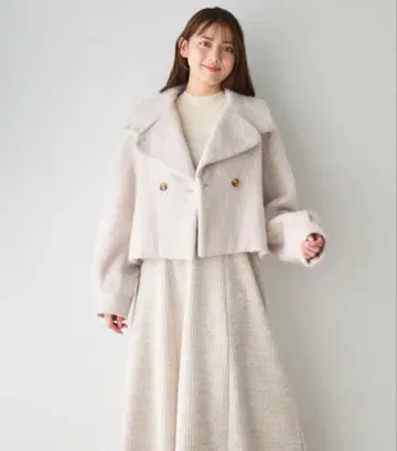 릴리안 캐럿 숏 기장 코트 아이보리 자켓