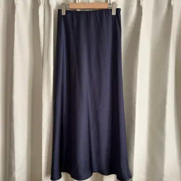 뷰티앤유스 머메이드 새틴 스커트