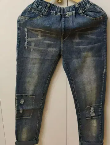 데미지 가공 다크 블루 슬림 핏 데님 팬츠