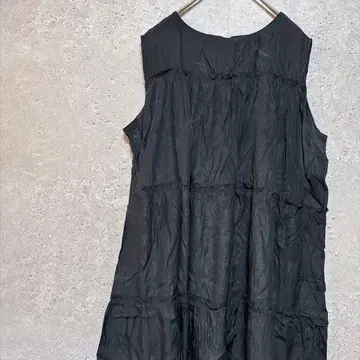 슬리브리스 티어드 원피스 블랙 광택감 레이온 귀여운 걸리시