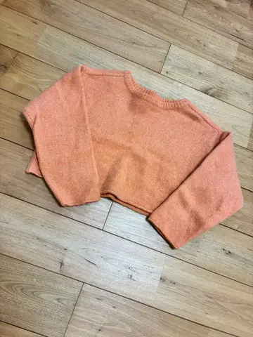 오렌지 크롭 니트 스웨터 긴팔
