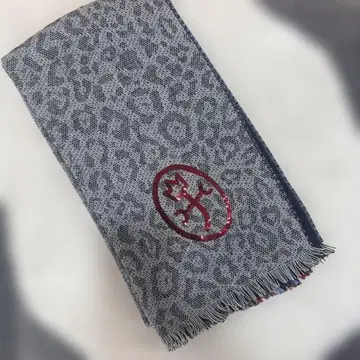 레오파드 무늬 까스텔바작 머플러