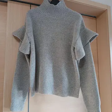 미사용 새상품 디노스 그레이 리브 터틀넥 스웨터